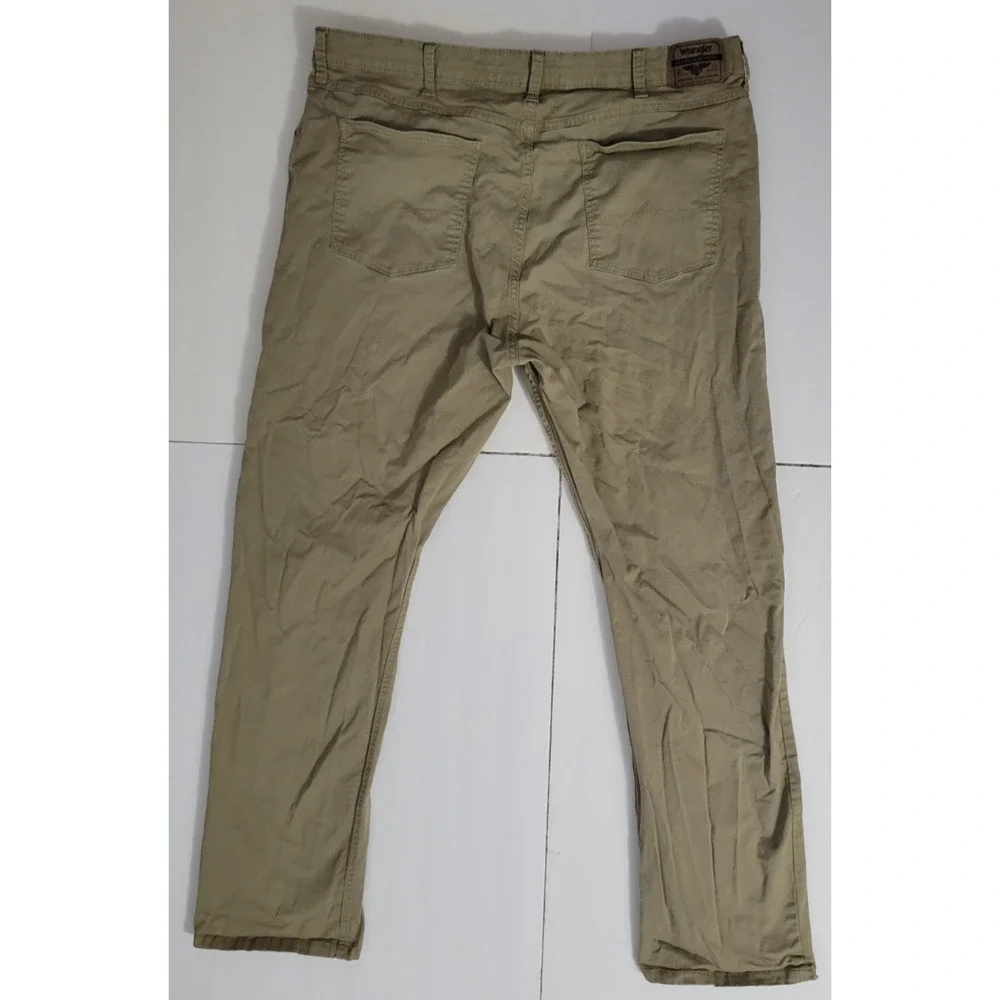 Wrangler men’s khaki